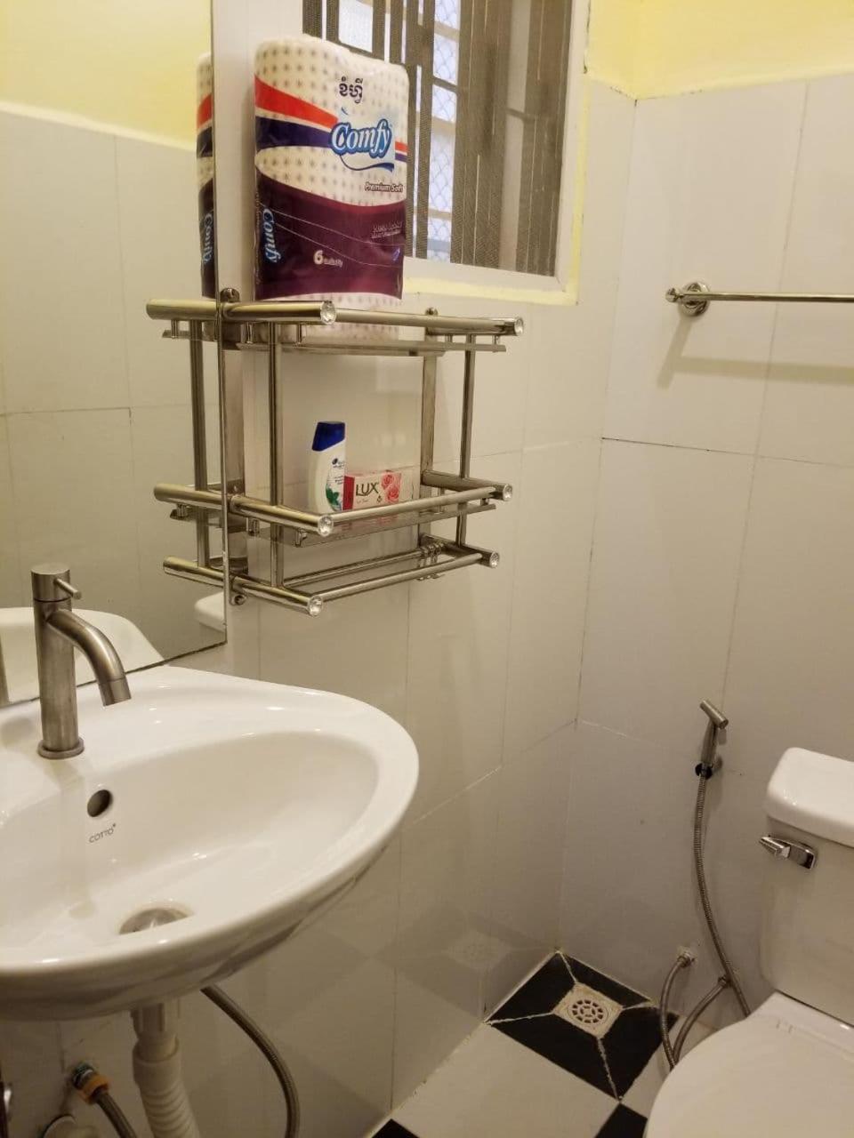 Room 7 - Studio In A Villa 5Mn Walk From The Royal Palace With Swimming Pool Phnom Penh Ngoại thất bức ảnh